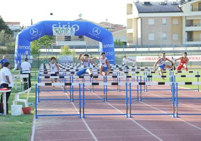 Giulianova, Domenica 17 Luglio 2011 -  Con degli ottimi risultati tecnici si  svolto ieri il Meeting Internazionale di Atletica Leggera citt di Giulianova, infatti due atleti abruzzesi hanno ottenuto la nuova miglior prestazione regionale. Si tratta di William Pelusi della Gran Sasso Teramo nel giavellotto con la misura di mt. 61,29 e di Lucrezia  Anzideo  della  Hadria Pescara nei mt. 2.000 con il tempo di 65593.