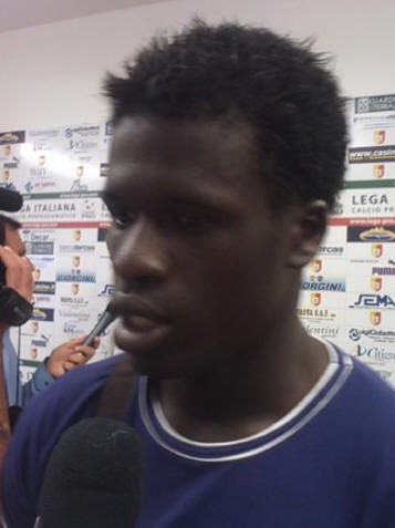 Ndiaye Bebeto, 20 anni, attaccante del Giulianova: A L'Aquila  stato espulso per una testata al giocatore dell'Aquila Onesti ma sembra per reazione a provocazioni razziali sul colore della pelle