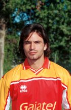 Domenico De Simone, nato a Napoli il 10 giugno 1975, centrocampista cresciuto nel settore giovanile del Napoli: Ingaggiato dal Giulianova a fine settembre 2010, nella partita di domenica prossima, 10 ottobre, all'Angelini di Chieti vestir�  i panni dell'ex 