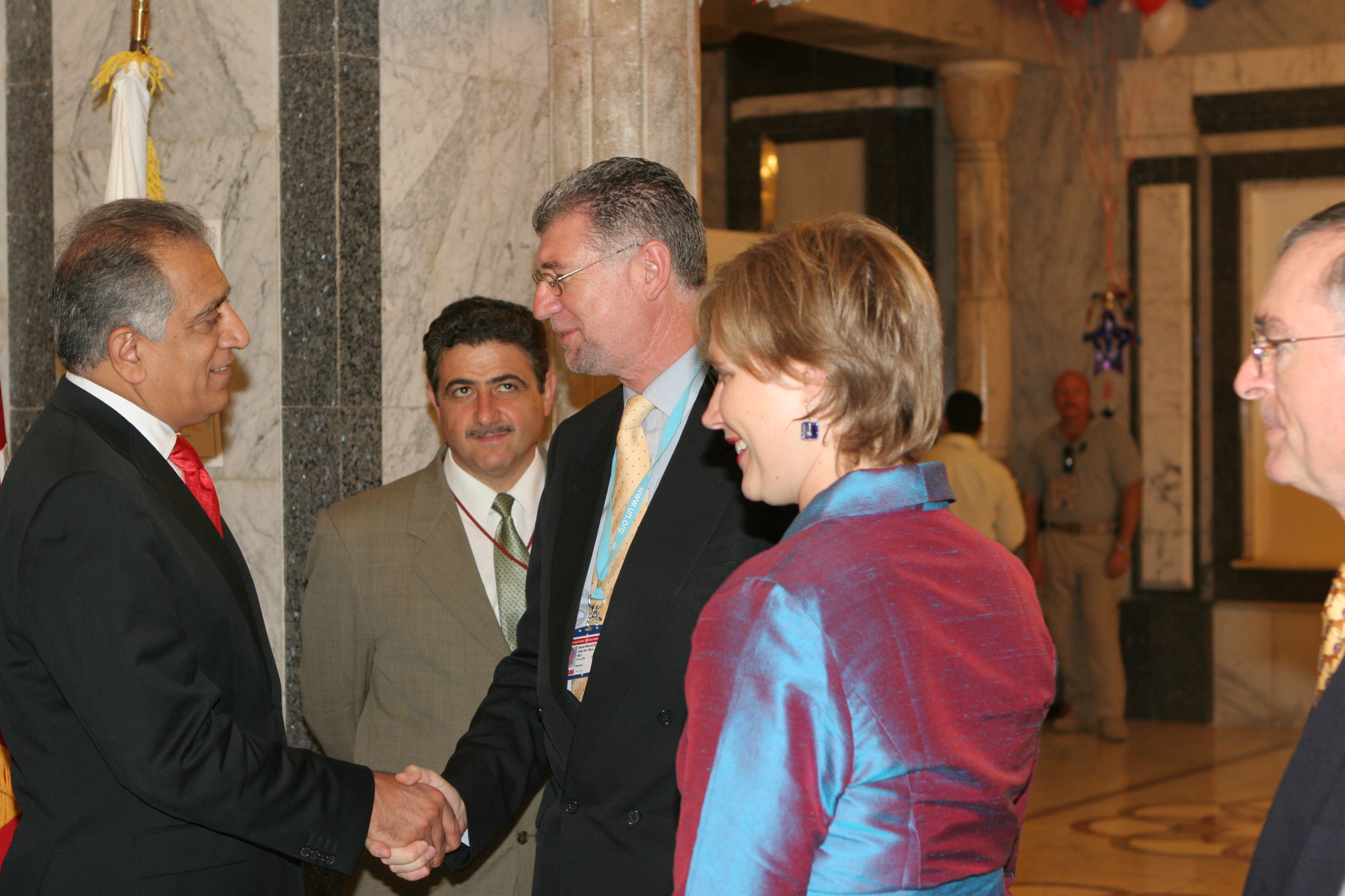 Gianni Magazzeni, Funzionario dell'Ufficio dell'Alto Commissario delle Nazioni Unite per i Diritti Umnai: Qui, con l'ex Ambasciatore Americano in Iraq, Zalmay Khalilzad (a sinistra nella foto)