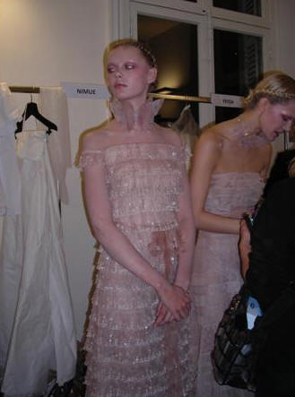 Francesca Pandoli, 23 anni, di Giulianova, laureata stilista di moda all'Istituto Burgo di Pescara, nel 2010 ha vinto il premio che le ha consentito di entrare nella Maison di Valentino: Nella foto Uno degli abiti realizzati da Francesca in occasione della sfilata Haute Couture a Parigi
