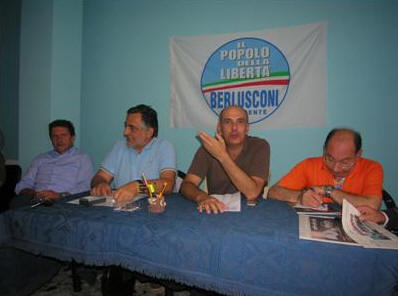 Nella foto da sinistra: Flaviano Montebello, Paolo Vasanella, Paolo Tancredi e Nino Rota: Giulianova, Sabato 2 Luglio 2011 - Conferenza stampa del Pdl giuliese nella nuova sede di piazza della Stazione con la partecipazione del coordinatore provinciale Paolo Tancredi che tuona: "Di fronte ad una manovra di compravendita politica che fa semplicemente schifo, il Pd risponde con argomentazioni risibili accusando altri di giochini di palazzo".