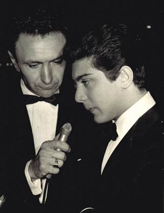 I ricordi di Lino Manocchia: Paul Anka e "Diana", la fortuna di un amore non ricambiato. New York, 17.4.2013: Con il cronista, fornito di microfono e registratore, lautore di numerose canzoni divenute storiche, sviscero alcuni  dei piu ascosi segreti giovanili.