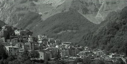 Le cartoline dell'Abruzzo di Chiara Nicol - PIETRACAMELA (Te), 19.2.2013 (Numero 16): Pietracamela, la citt con la gobba di cammello 