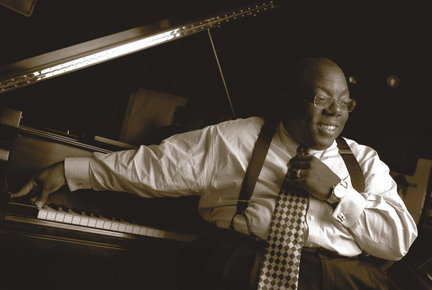 Pescara, 7.12.2012 - Stagione Jazz al Kabala di Pescara: dal 20 dicembre 2012 al 28 aprile 2013, ogni gioved. Nella foto, il pianista Cyrus Chestnut, da Boston, rischia e suona cose che non ho mai sentito disse di lui, la cantante Betty Carter una delle tante leggende con le quali Chestunut si  esibito.