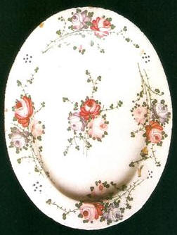 Radici dell'Artigianato Abruzzese di Vito Giovannelli: La decorazione a rosaspina della ceramica popolare abruzzese, Pescara 3.11.2012 (Numero 19) - Rose e spine, invece, sono presenti solo nella ceramica abruzzese e, pi precisamente,  a Rapinoil suo impianto potrebbe essere considerato espressione darte regionale, perch  n a nord, n a sud di altre regioni italiane si rinvengono analoghe singolarit.