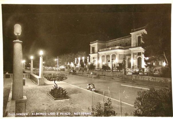 Il Kursaal Lido di Giulianova in una cartolina d'epoca: Nato come Club Marino Nettuno nel 1913, dagli '30 agli anni '60 visse la sua Golden Age