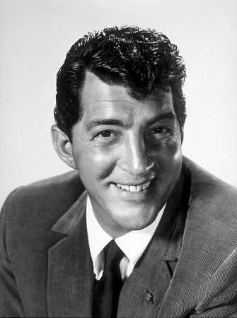 Dean Martin, divo di Hollywood: al secolo Dino Paul Crocetti, di origini abruzzesi, fece molti lavori umili prima di diventare famoso