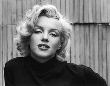 I Ricordi di Lino Manocchia: New York, 5.8.2012  Esattamente cinquantanni or sono, in un afoso mattino del 5 agosto  1962, si  spezzava la vita di Norma Jean Mortinsen, nella sua residenza californiana, causa abuso di psicofarmaci.