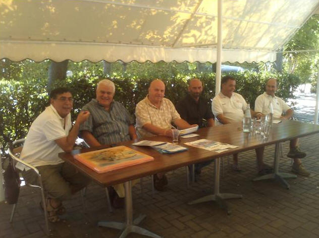 Sabato 30 Luglio 2011 - Presentato il 5 Trofeo del Mare di Corsa in Pattino che si terr il 6 e 7 agosto nel tratto di mare Giulianova-Martinsicuro con il tentativo di record di 24 ore continuative di remata in canoa di Mirko Fazzini: Nella foto della conferenza stampa: Antonio Ercolano (Uisp), Giangabriele Viviani (assessore di Alba Adriatica), Bruno Di Giandomenico (coordinatore associazione Amici della Traversata), Mirko Fazzini (canoista), Antonio Marchionni e Pietro Campanaro (Circolo Nautico Vincenzo Migliori) 